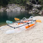 La plastica vede attraverso per sedersi sulla canoa, navigante il kajak del policarbonato con le pagaie